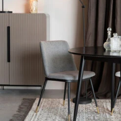 Eetkamerstoel Gouden Poten 27 Eetkamerstoel Gouden Poten -Meubelverkoop eetkamerstoel stof met goud lionel lumz home 09