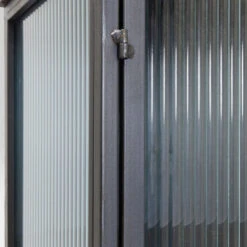 Zwarte Wandkast Met Geribbeld Glas -Meubelverkoop kare design gomera zwarte wandkast met koper 06